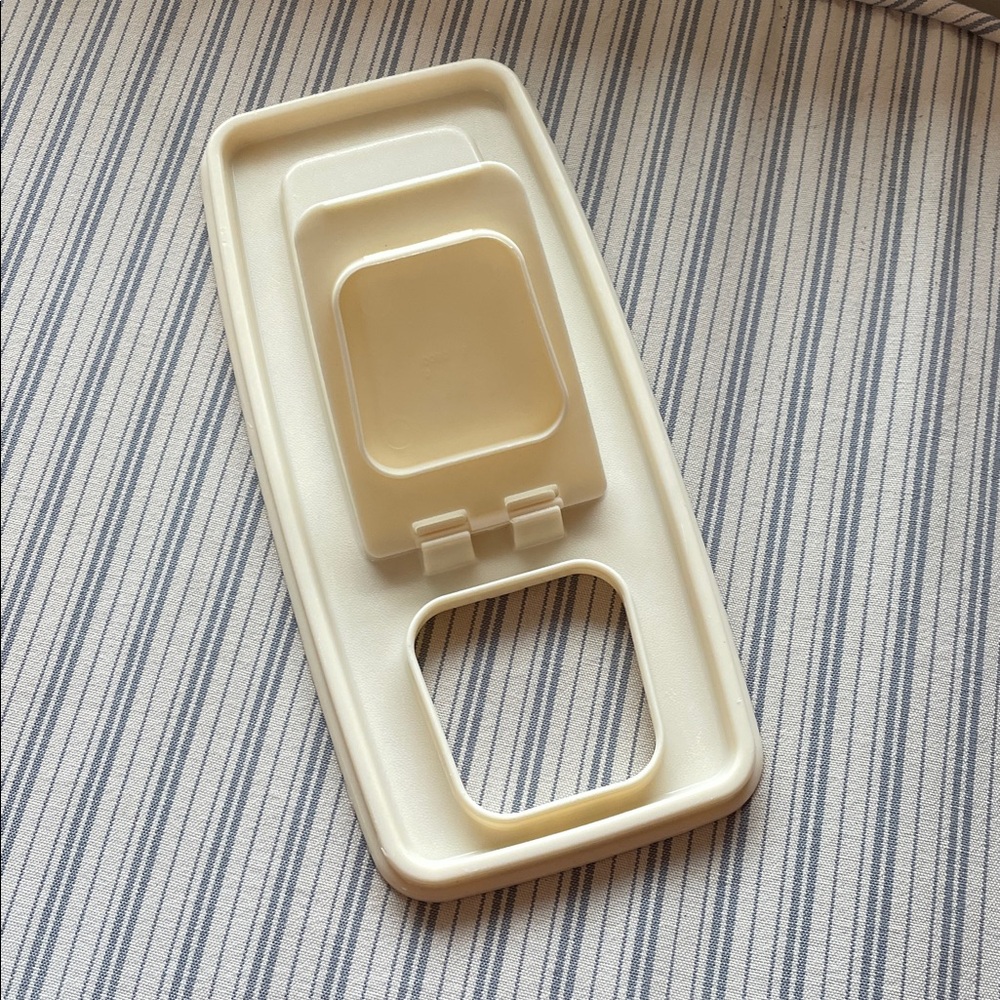 Rubbermaid 13 cup cereal storage plastic almond Lid w/ flip top opening Lid only - Picture 2 of 6